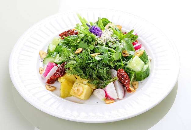 Sałatka na talerzu